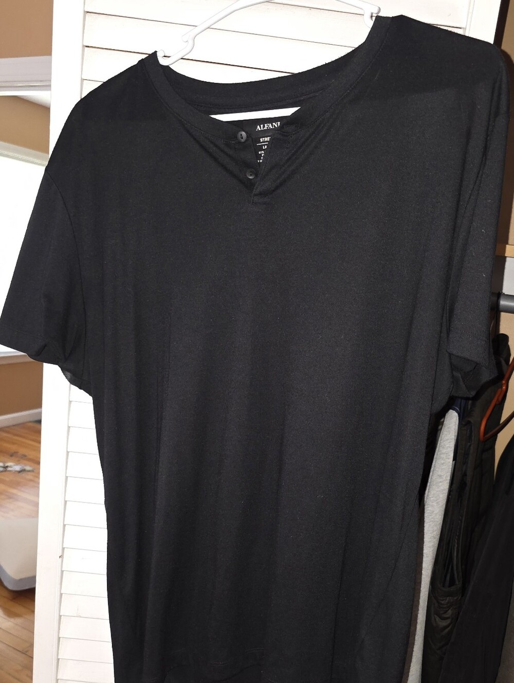 Alfani Men’s Black Stretch Short Sleeve Henley Shirt – Size Large
